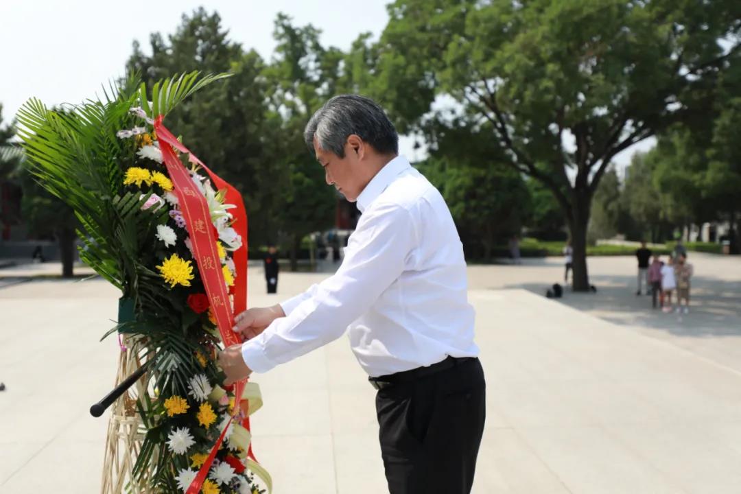 铭刻奋斗历程 罗致前进实力 —山西建投契关党员赴牛驼寨义士陵园开展主题党日活动-402cc永利集团