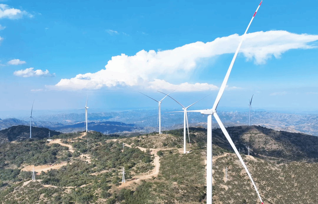 山西建投装置集团太谷阳邑风电场(110MW)风电扩容项目风机吊装作业圆满完成
