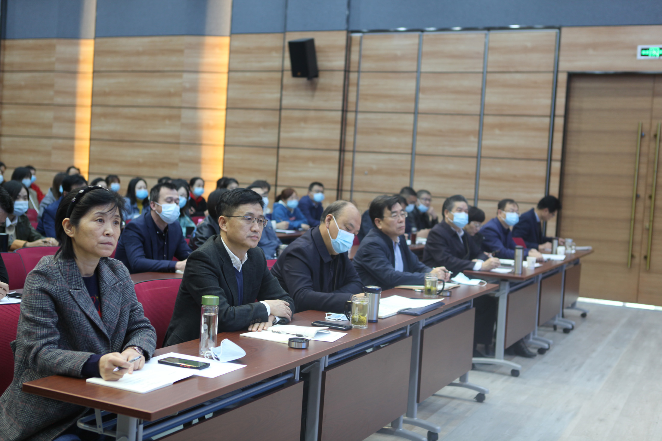 山西建投契械化集团党委召开理论学习中心组学习（扩大）聚会