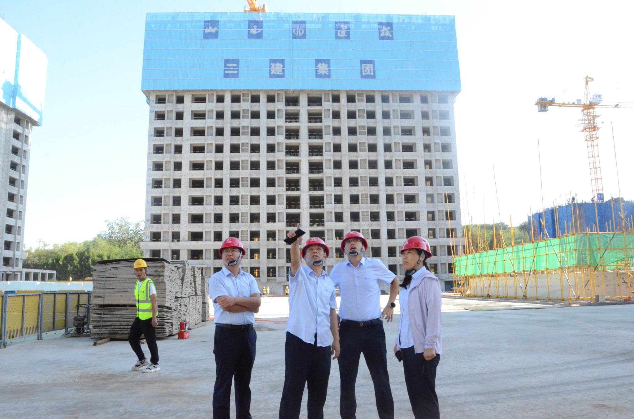山西建投二建集团召开2024年第三次手艺质量、科技立异事情会、现场观摩会暨“质量月”活动启动会、第14期手艺主干“上讲台”授课培训会