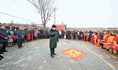 习近平春节前夕赴山西探望慰问下层干部群众向天下各族人民致以优美的新春祝福祝各族