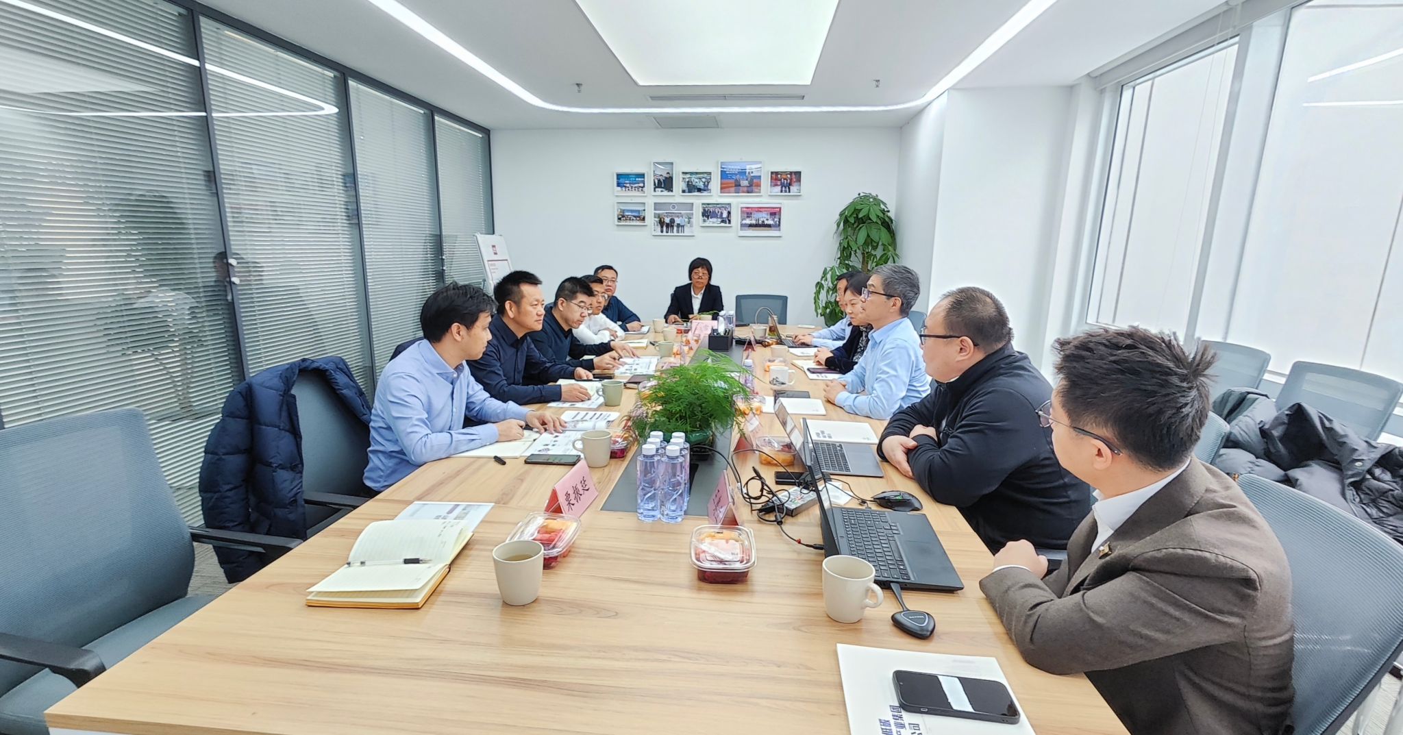 山西建投低碳环保集团与欧阳明高院士团队举行钻研交流