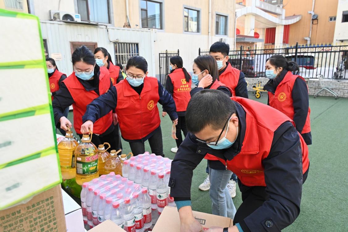 山西建投四建自愿者关爱孤苦症儿童