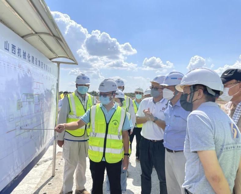 柬埔寨暹粒吴哥国际机场402cc永利集团委员会主席率团调研山西建投契械化集团承建的吴哥国际机场项目
