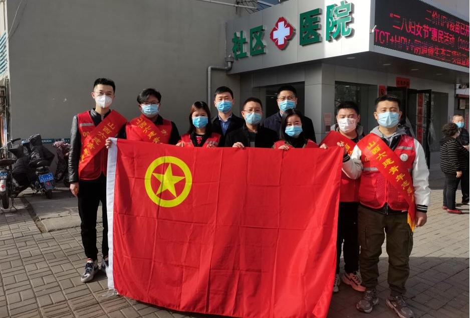 疫苗接种筑防线自愿服务暖人心——六建“红马甲”在行动