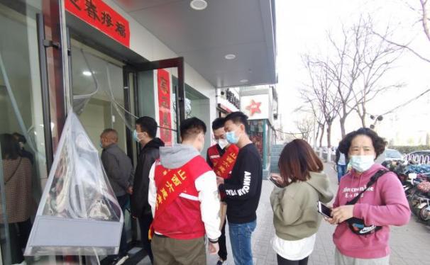疫苗接种筑防线自愿服务暖人心——六建“红马甲”在行动-402cc永利集团