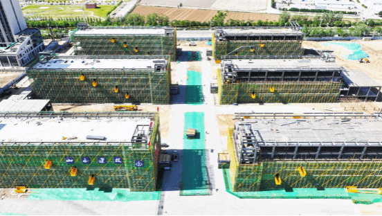 山西建投潇河工业公司承建的忻师附小附中项目钢结构主体周全封顶-402cc永利集团
