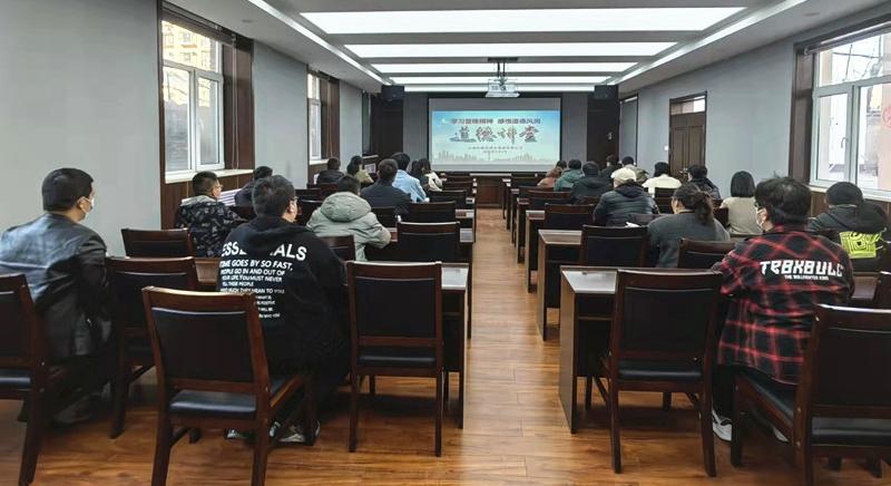 山西建投契械化集团举行“学习雷锋精神感悟品德民俗”品德课堂