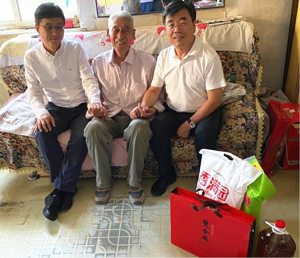 国庆中秋迎佳节 友谊浓浓暖人心 ——山西建投契械化集团开展两节前慰问活动