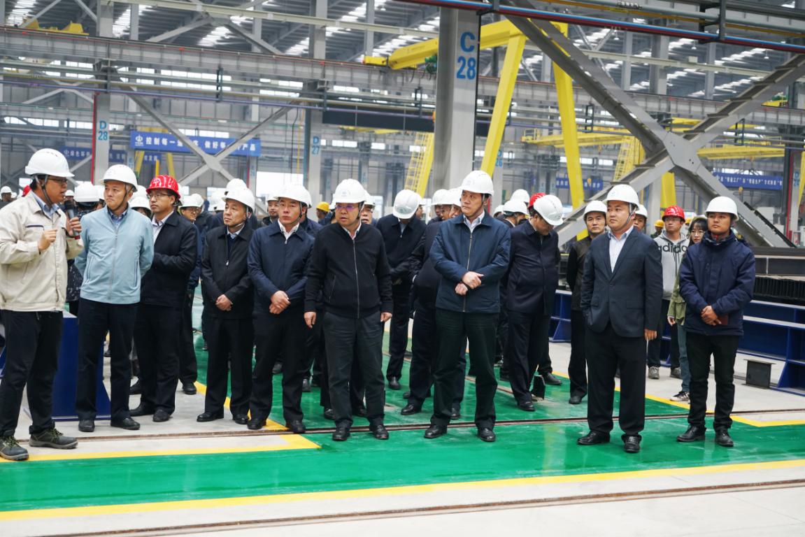 建投集团党委副书记、副董事长、总司理李卫平率百人观摩团莅临潇河园区考察调研-402cc永利集团