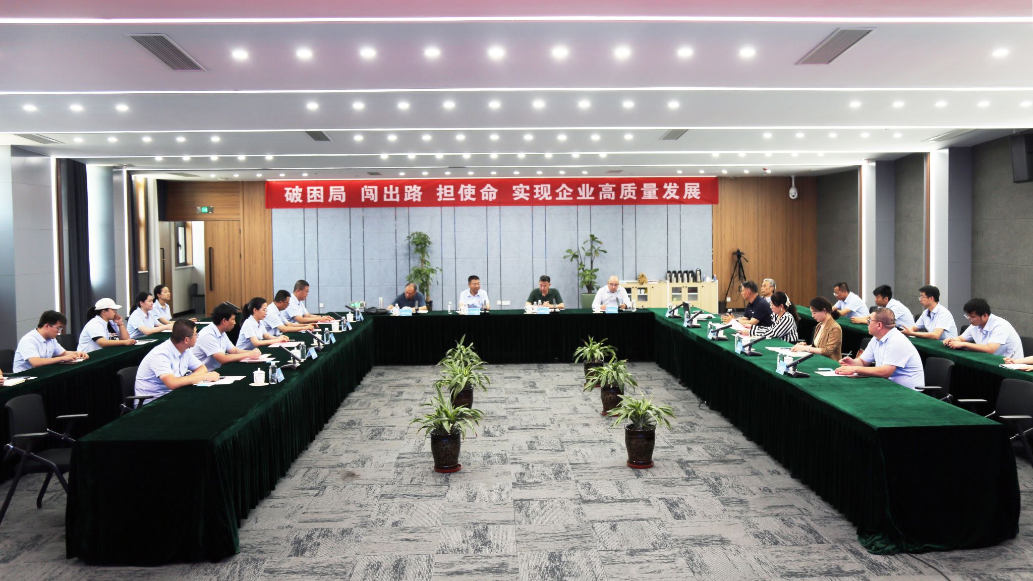中国清静工业协会清静治理与机械租赁服务分会会长柴昭逐一行来山西建投工程机械公司调研指导