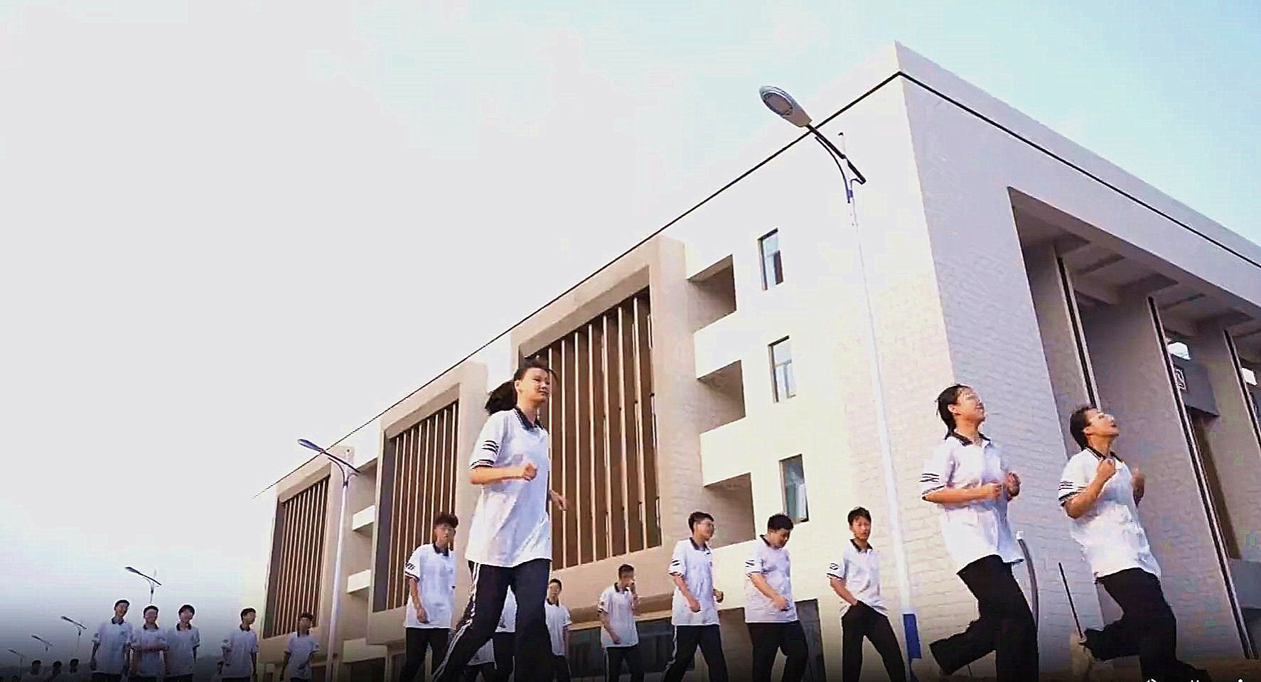 山西建投六建集团承建的万荣中学迁建项目正式揭牌投入使用-402cc永利集团