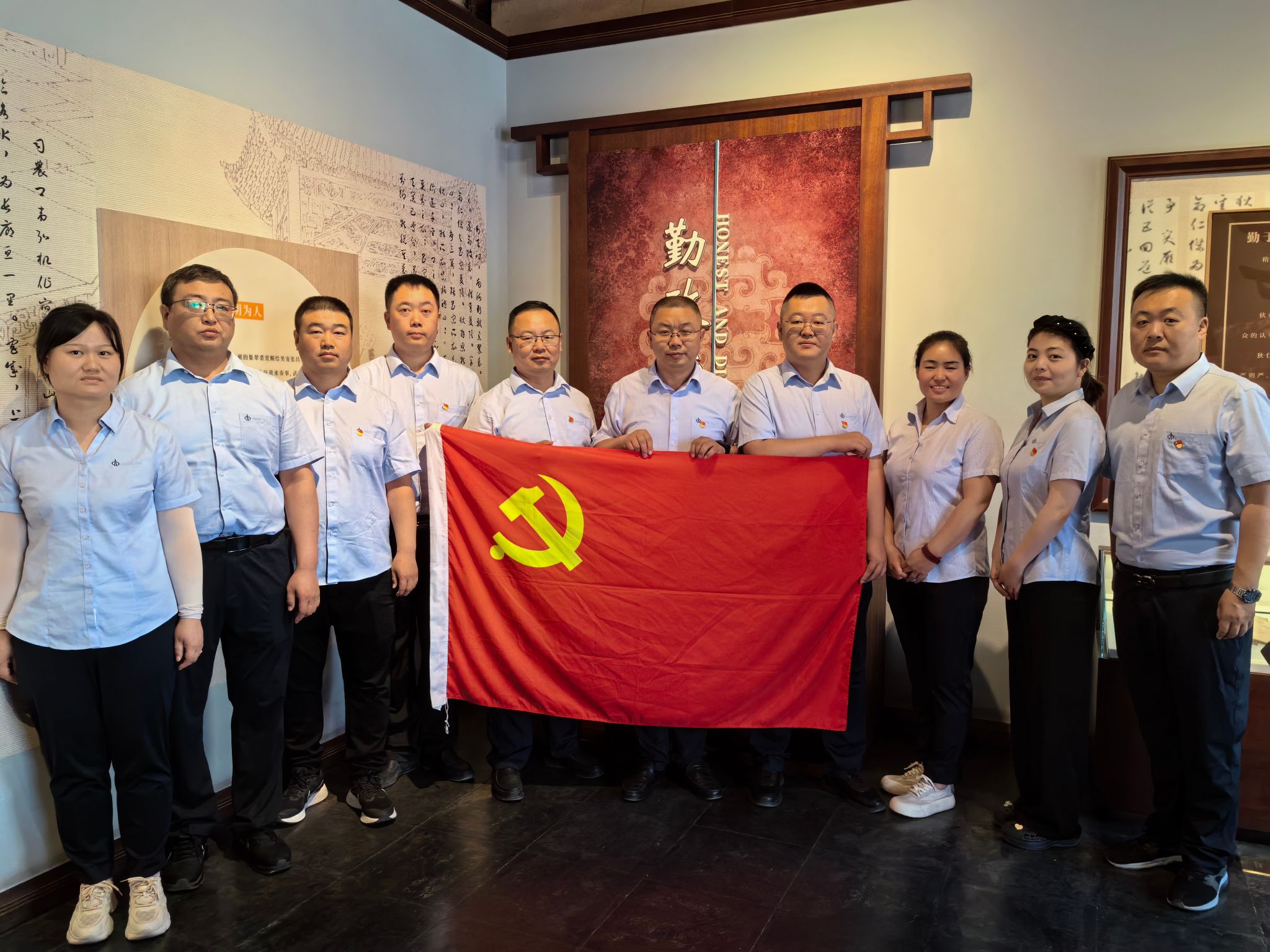 山西建投二建集团下层党支部开展“七一”党纪学习教育主题党日活动